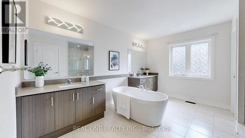 7 Murray Leona Lane, East Gwillimbury (Queensville), ON - Indoor Photo Showing Bathroom