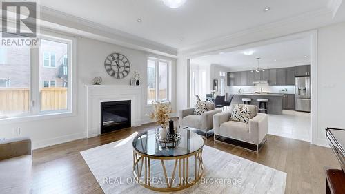 7 Murray Leona Lane, East Gwillimbury (Queensville), ON - Indoor Photo Showing Living Room With Fireplace