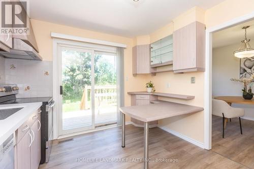 3337 Rhonda Valley, Mississauga, ON - Indoor Photo Showing Kitchen