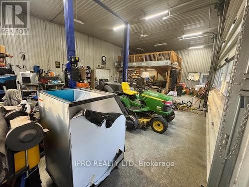 3736 Old School Road, Caledon, ON - Indoor Photo Showing Garage