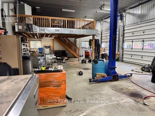 3736 Old School Road, Caledon, ON - Indoor Photo Showing Garage