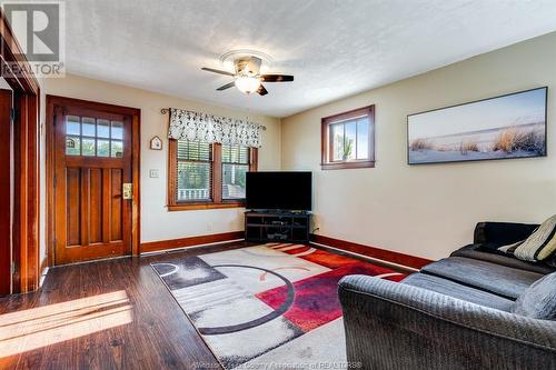 7691 Tecumseh Road, Lakeshore, ON - Indoor Photo Showing Living Room