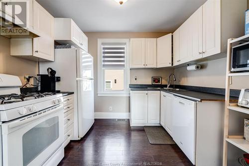 7691 Tecumseh Road, Lakeshore, ON - Indoor Photo Showing Kitchen