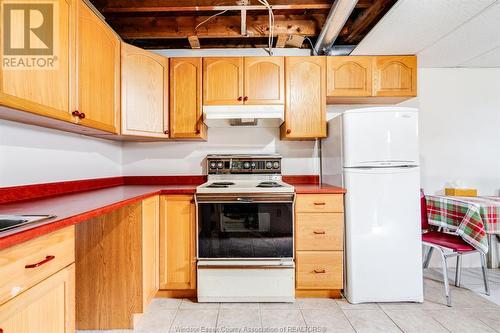 7691 Tecumseh Road, Lakeshore, ON - Indoor Photo Showing Kitchen