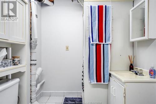 7691 Tecumseh Road, Lakeshore, ON - Indoor Photo Showing Laundry Room