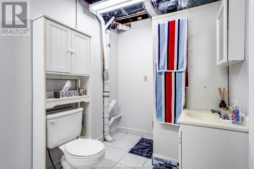 7691 Tecumseh Road, Lakeshore, ON - Indoor Photo Showing Bathroom