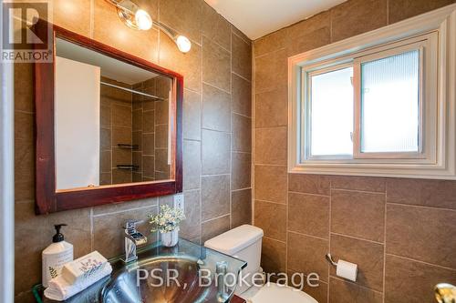 27 Roberts Crescent, Kitchener, ON - Indoor Photo Showing Bathroom