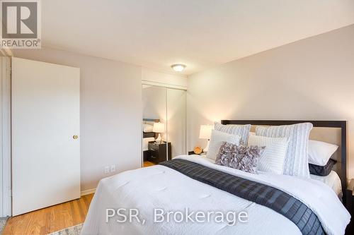 27 Roberts Crescent, Kitchener, ON - Indoor Photo Showing Bedroom