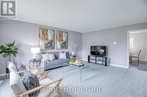 27 Roberts Crescent, Kitchener, ON - Indoor Photo Showing Living Room