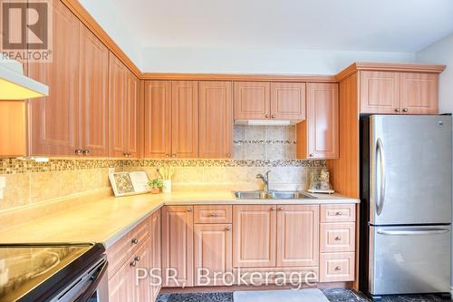 27 Roberts Crescent, Kitchener, ON - Indoor Photo Showing Kitchen