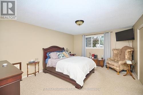 6100 Sidney Street, Niagara Falls (Stamford), ON - Indoor Photo Showing Bedroom