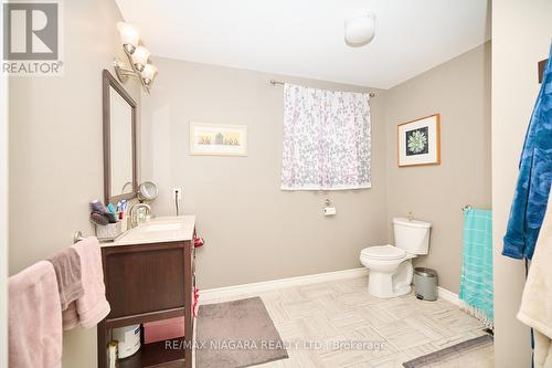 6100 Sidney Street, Niagara Falls (Stamford), ON - Indoor Photo Showing Bathroom