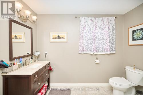 6100 Sidney Street, Niagara Falls (Stamford), ON - Indoor Photo Showing Bathroom