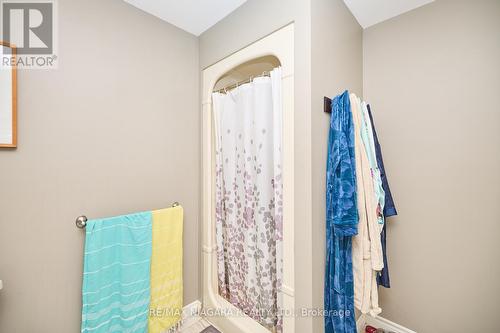 6100 Sidney Street, Niagara Falls (Stamford), ON - Indoor Photo Showing Bathroom