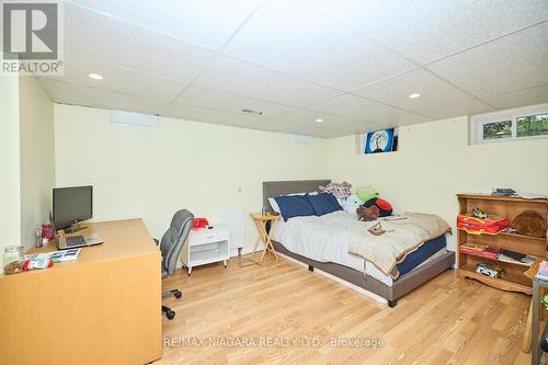 6100 Sidney Street, Niagara Falls (Stamford), ON - Indoor Photo Showing Bedroom