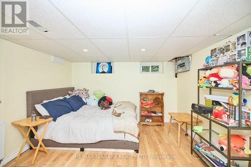 6100 Sidney Street, Niagara Falls (Stamford), ON - Indoor Photo Showing Bedroom