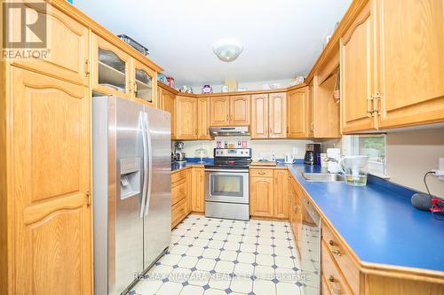 6100 Sidney Street, Niagara Falls (Stamford), ON - Indoor Photo Showing Kitchen