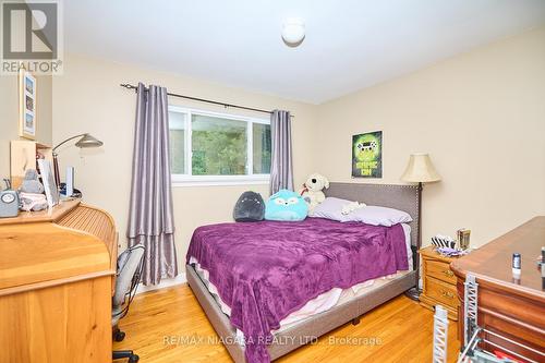 6100 Sidney Street, Niagara Falls (Stamford), ON - Indoor Photo Showing Bedroom