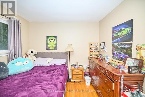 6100 Sidney Street, Niagara Falls (Stamford), ON - Indoor Photo Showing Bedroom