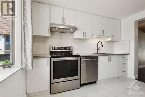 907 Elmsmere Road Unit#A, Ottawa, ON - Indoor Photo Showing Kitchen With Stainless Steel Kitchen With Upgraded Kitchen