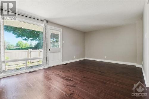 907 Elmsmere Road Unit#A, Ottawa, ON - Indoor Photo Showing Other Room