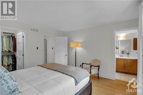 100 Tay Street, Ottawa, ON - Indoor Photo Showing Bedroom