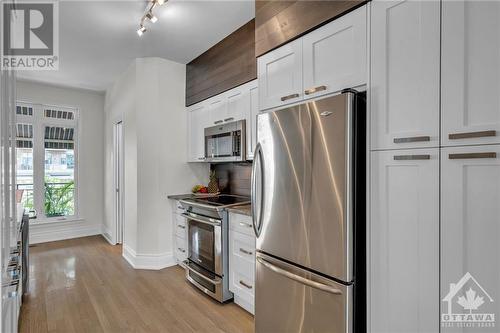 100 Tay Street, Ottawa, ON - Indoor Photo Showing Kitchen