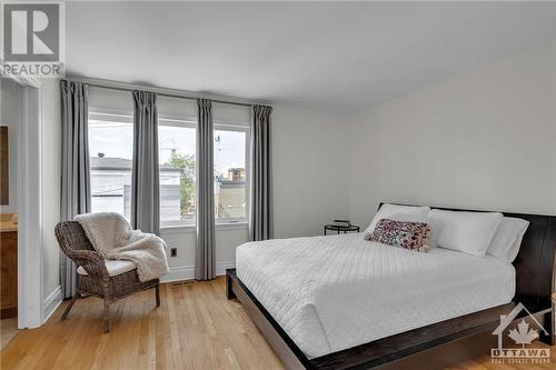 100 Tay Street, Ottawa, ON - Indoor Photo Showing Bedroom