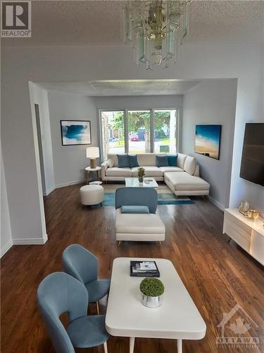 Living room main floor. - 6421 Beausejour Drive, Ottawa, ON - Indoor Photo Showing Living Room