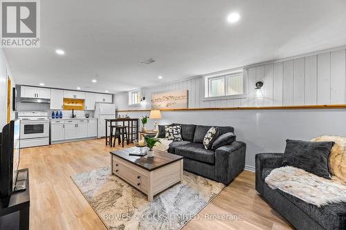 180 Mcclennan Street, Peterborough (Northcrest), ON - Indoor Photo Showing Living Room