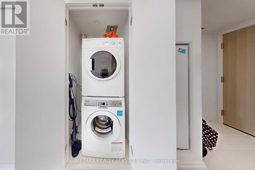 721 - 8 Hillsdale Avenue E, Toronto (Mount Pleasant West), ON - Indoor Photo Showing Laundry Room