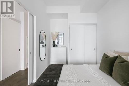 915 - 5 Soudan Avenue, Toronto (Mount Pleasant West), ON - Indoor Photo Showing Bedroom