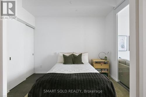 915 - 5 Soudan Avenue, Toronto (Mount Pleasant West), ON - Indoor Photo Showing Bedroom