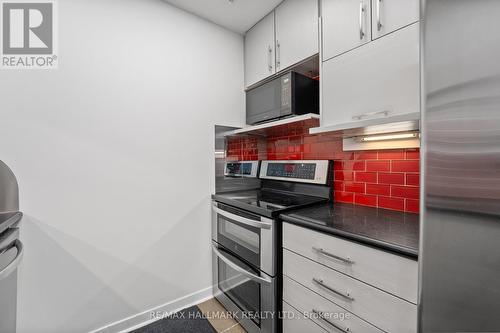 508 - 300 Coxwell Avenue, Toronto (Greenwood-Coxwell), ON - Indoor Photo Showing Kitchen