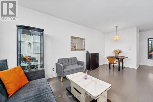 508 - 300 Coxwell Avenue, Toronto (Greenwood-Coxwell), ON - Indoor Photo Showing Living Room