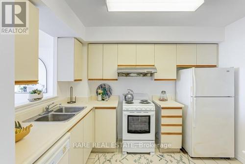 1912 - 400 Mclevin Avenue, Toronto (Malvern), ON - Indoor Photo Showing Kitchen With Double Sink