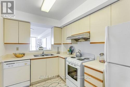 1912 - 400 Mclevin Avenue, Toronto (Malvern), ON - Indoor Photo Showing Kitchen With Double Sink