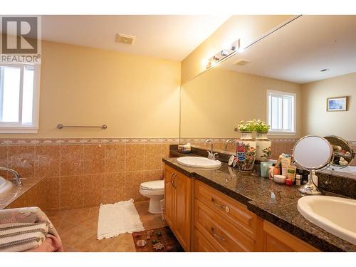 9380 No. 3 Road, Richmond, BC - Indoor Photo Showing Bathroom