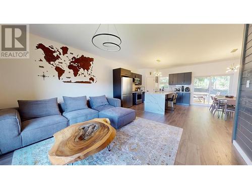 2592 Alpen Paradies Road Unit# 43 Lot# 43, Blind Bay, BC - Indoor Photo Showing Living Room