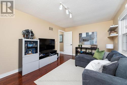 28 Joel Swirsky Boulevard, Toronto (Clanton Park), ON - Indoor Photo Showing Living Room