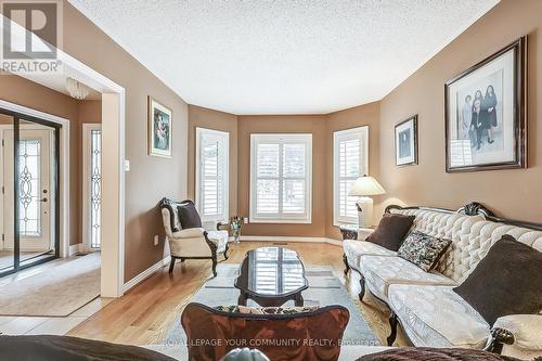 87 Song Bird Drive, Markham (Rouge Fairways), ON - Indoor Photo Showing Living Room