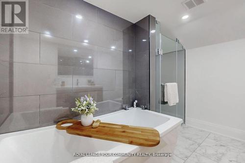 20 Mitchell Avenue, Whitchurch-Stouffville, ON - Indoor Photo Showing Bathroom