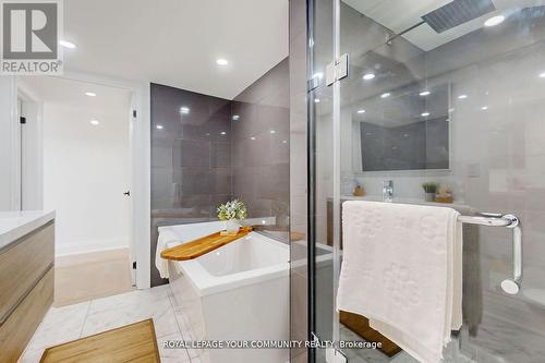 20 Mitchell Avenue, Whitchurch-Stouffville, ON - Indoor Photo Showing Bathroom