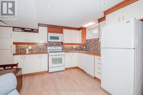 32 Cartwright Avenue, Toronto (Yorkdale-Glen Park), ON - Indoor Photo Showing Kitchen