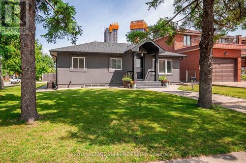 32 Cartwright Avenue, Toronto (Yorkdale-Glen Park), ON - Outdoor