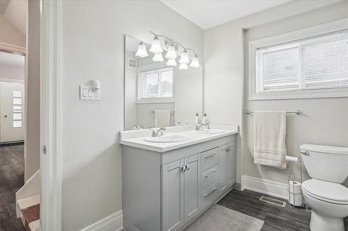 38 Viewpoint Avenue, Hamilton, ON - Indoor Photo Showing Bathroom