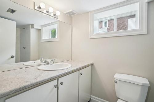 38 Viewpoint Avenue, Hamilton, ON - Indoor Photo Showing Bathroom