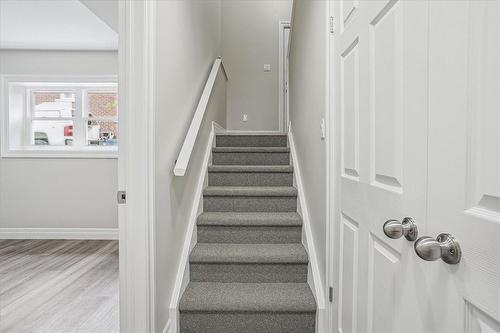 38 Viewpoint Avenue, Hamilton, ON - Indoor Photo Showing Other Room