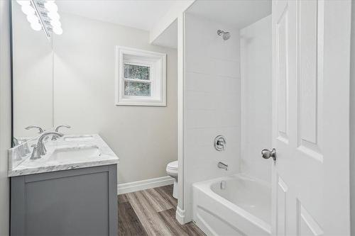 38 Viewpoint Avenue, Hamilton, ON - Indoor Photo Showing Bathroom