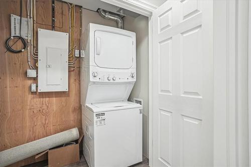 38 Viewpoint Avenue, Hamilton, ON - Indoor Photo Showing Laundry Room